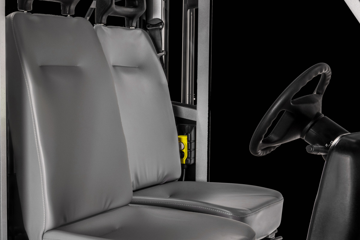 ADJUSTABLE TWIN SEATS